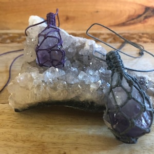 Rough amethyst macrame pendant