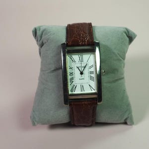 Soft Grey. Elegant vintage quartz watch. Unisex rectangular silver color. 1999.