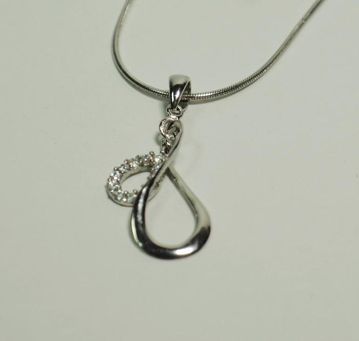 An Elegant 925 Sterling Silver Necklace With Cubic Zirconia