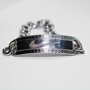 nike standard issue bugs hoodie