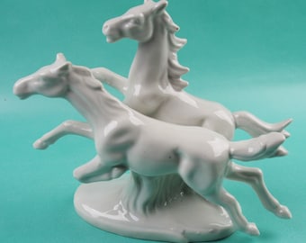 Figura de porcelana antigua. caballos.