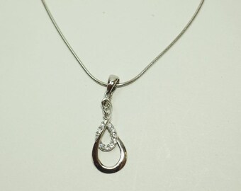 An Elegant 925 Sterling Silver Necklace With Cubic Zirconia