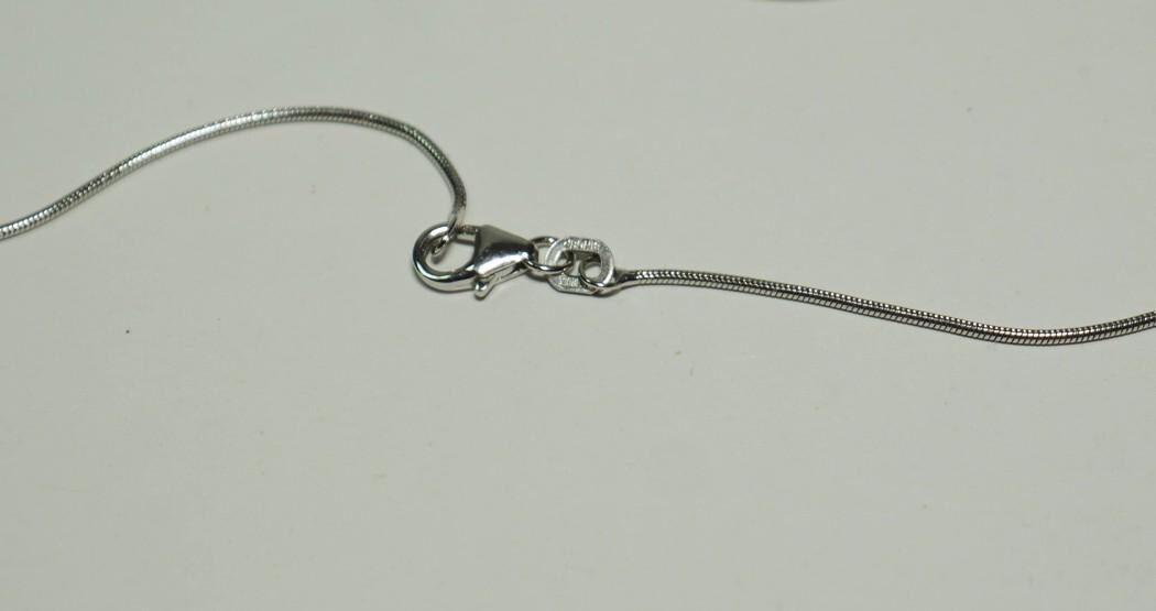 An Elegant 925 Sterling Silver Necklace With Cubic Zirconia