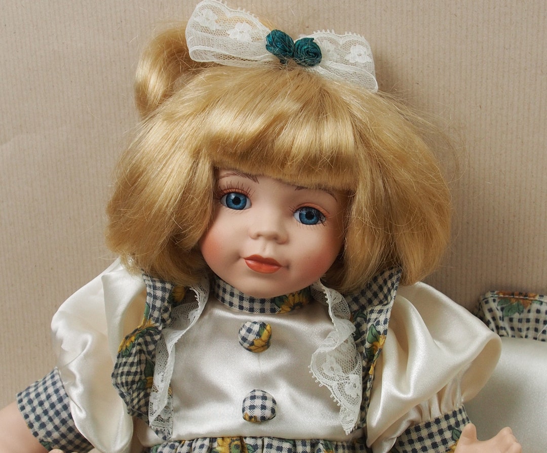 Bébé en porcelaine bisque allemande antique avec jouet de poupée tétine