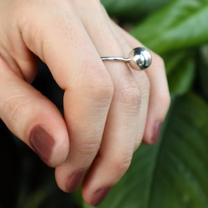 Globe Ring, Sterling Silver or gold Ball Ring, Geometric Sphere jewellery for her, Solid statement ball ring, cocktail ball ring