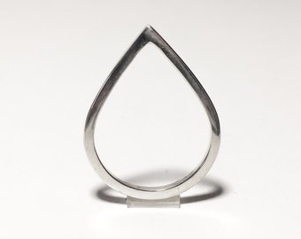 Minimalistische Tropfen Ring, geometrische kleine Ring in Silber oder Gold, Verlobungsring, Tropfen Verlobungsring mit Diamant, trendige Hochzeitsband