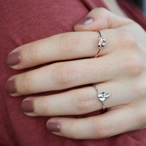 Alpine Mini Horizon Ring, Mini Steenvormige Ring zilver of gouden ring, Speciale Verlovingsring, Natuursteen Vormige Ring afbeelding 2