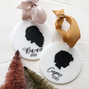 Benutzerdefinierte Kind Silhouette Weihnachtsschmuck | Acryl Silhouette Ornament | Silhouette-Porträt-Verzierung | Personalisierte gravierte Silhouette