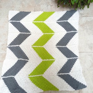 Crochet rug pattern - chunky bathroom rug - crochet rug for entrance hall - instant download in UK and US crochet terms