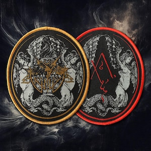 Op de afbeelding: Twee ovale patches met zwarte achtergronden. Eén heeft een gouden rand en toont een gedetailleerde illustratie van een gevleugeld wezen en tekst. De andere patch heeft een rode rand en een rood symbool. Beide patches hebben gedetailleerde illustraties.