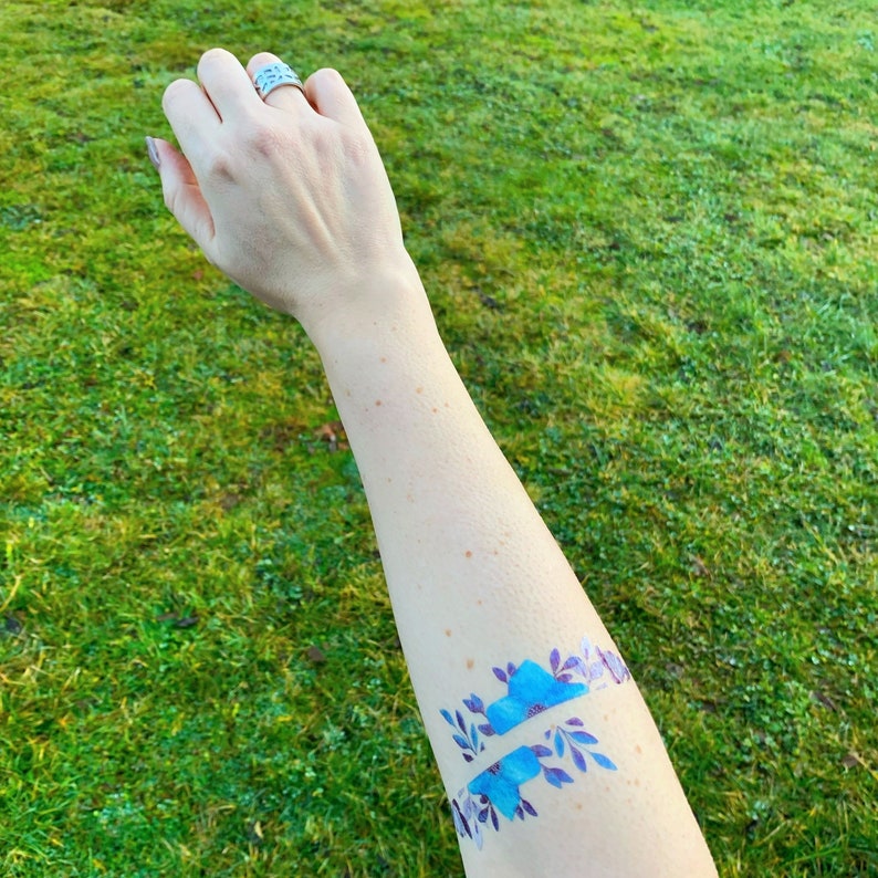 Tatouage temporaire bracelet fleurs bleues 4 tatouages image 2
