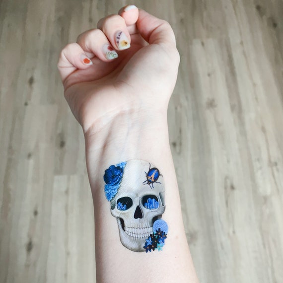Shade of Blue - Tattoo - 💀 🌸 • One of the hardest tattoo I've done in a  while ! 🤪 Done by Anthony @a2c.arts @shadeofbluetattoo ~ * * *  @tattoorealistic @realistictattoo #skulltattoo #handtattoo #palmtattoo  #swisstattoo #genevatattoo #skull ...