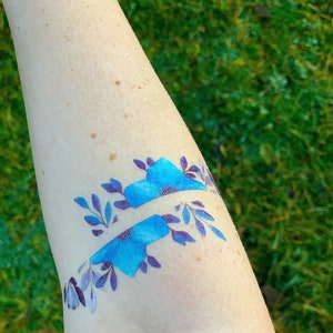 Tatouage temporaire bracelet fleurs bleues 4 tatouages image 1