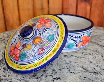 10" Mexican talavera tortilla warmer, talavera pita warmer, ceramic soup tureen, pita warmer, pottery warmer. CM194