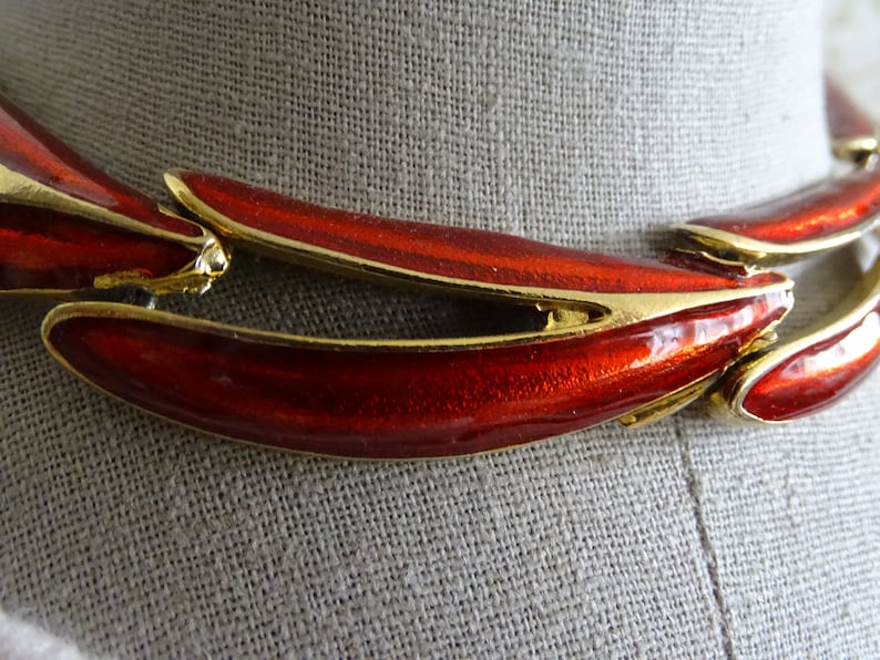 Gold /& Red Jewelry 1980/'s Choker Necklace Enameled Statement Necklace Vintage Red Link Necklace V Link Design