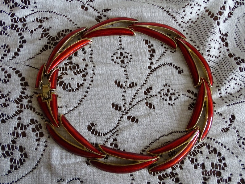 Gold /& Red Jewelry 1980/'s Choker Necklace Enameled Statement Necklace Vintage Red Link Necklace V Link Design