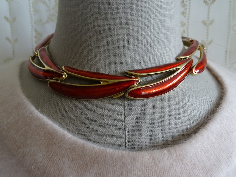 Gold /& Red Jewelry 1980/'s Choker Necklace Enameled Statement Necklace Vintage Red Link Necklace V Link Design