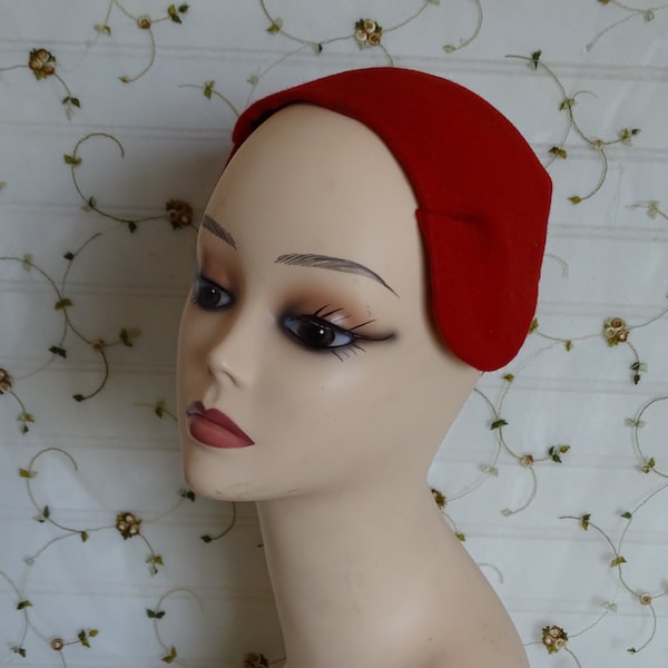 Vintage Red Felt Caplet Hat, 1950's Fashion Accessory, Wool Felt Half Chapeau, Mid Century Style, Vintage Clothing