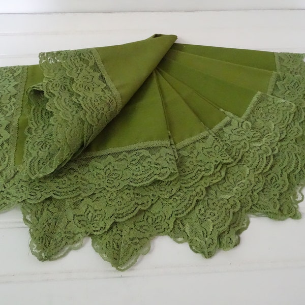 Vintage Avocado Green Napkins, 1970's Cloth Serviettes, Lace Edged Napkins, 16" Square Green Napkins, Holiday Dining Table, Dinner Party