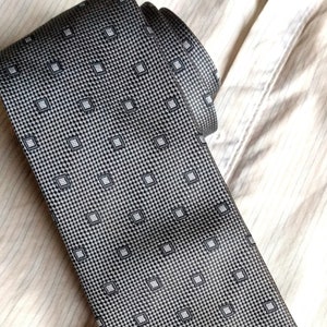 Corbatón clásico NeckTie de cuadros gris para niño. Corbata de boda. Portador del anillo. Corbata para niños. Corbata Infantil. Corbata tejido jacquard para niño