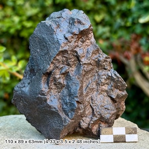 Huge h5 common chondrite meteorite from north west africa, morocco - 912g - genuine specimen with certificate of authenticity