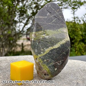 Lewisian gneiss: uk's oldest rock, genuine crystal healing, mineral stone