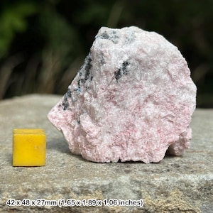 Genuine petalite lithium ore crystal for spiritual healing and mineral therapy