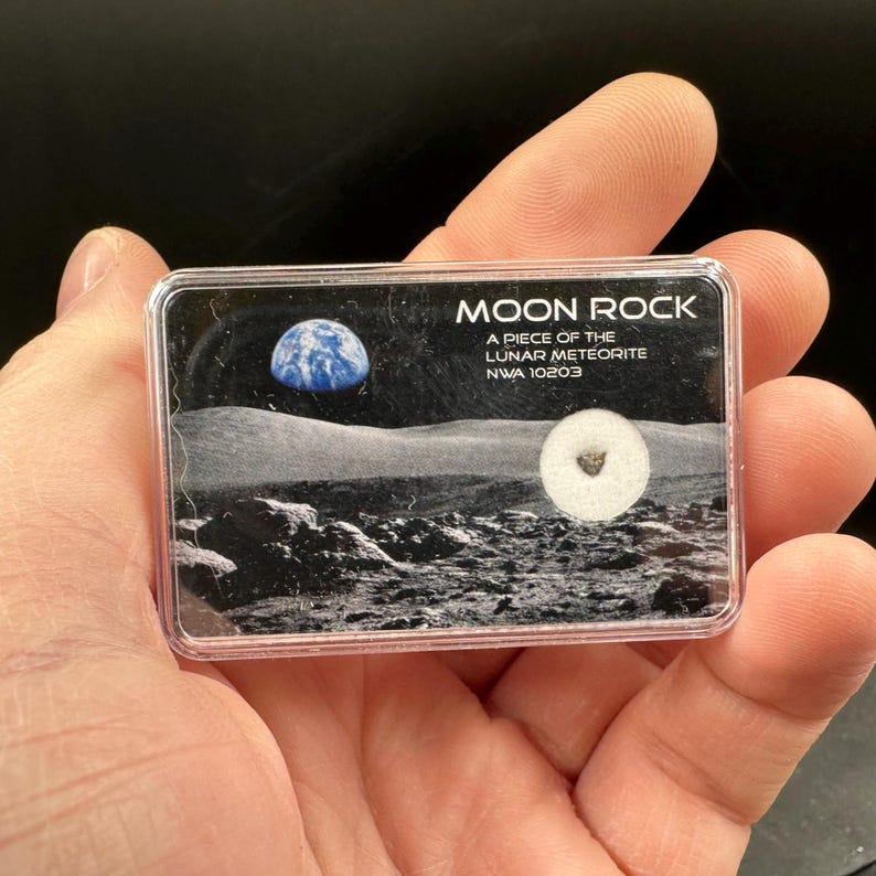 Roche lunaire certifiée - véritable météorite venue de l'espace image 2