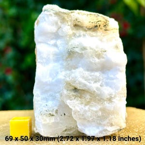 Naturalny okaz minerału gipsu śnieżnego – odmiana selenitu satynowego białego – kryształ oryginalny z certyfikatem