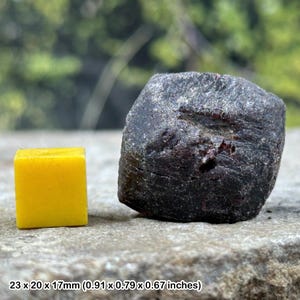 Red garnet mineral crystal specimen natural garnet from india collector display stone genuine mineral with certificate of authenticity