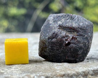 Red garnet mineral crystal specimen natural garnet from india collector display stone genuine mineral with certificate of authenticity