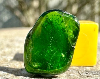 Genuine chrome diopside healing crystal - natural mineral stone