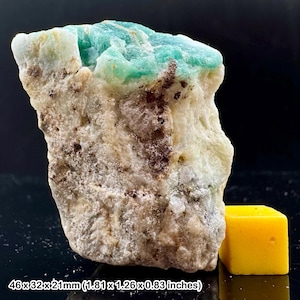 Sällsynt UV-reaktivt fluorescerande kristallmineralprov av sodalit från Afghanistan med äkthetsintyg