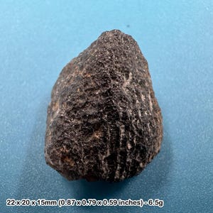 Agni Manititektit - seltener Edelstein, der aus den feurigen Tiefen des Weltraums stammt