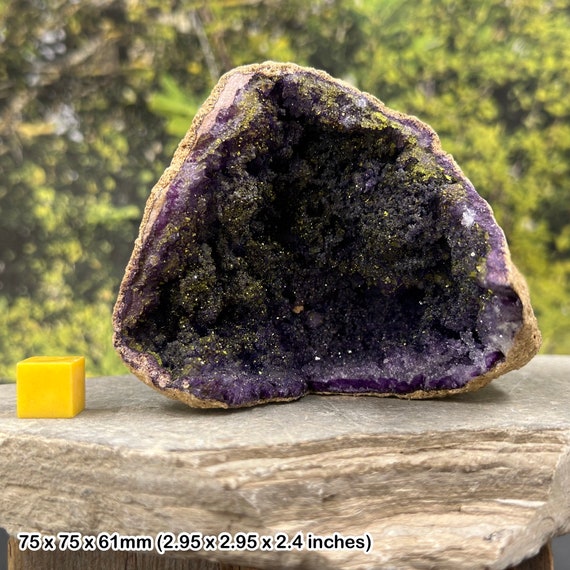 Mesmerising purple geode crystal - a stunning cry… - image 1