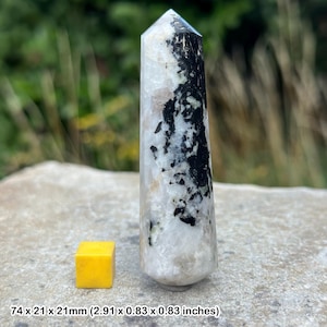 Varita de masaje facetada de piedra lunar arcoíris: mejora tu viaje espiritual con esta herramienta de cristal única