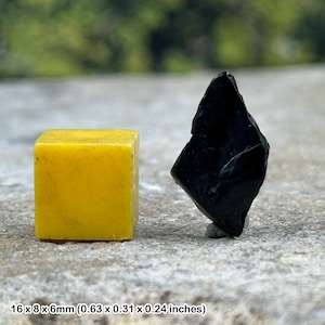 Whitby jet fossil gemstone - genuine jurassic lignite araucaria fossilised wood - rare black mineraloid from whitby uk