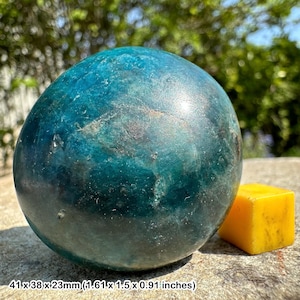 Apatit polierter Stein - echter spiritueller Heilkristall Mineralstein