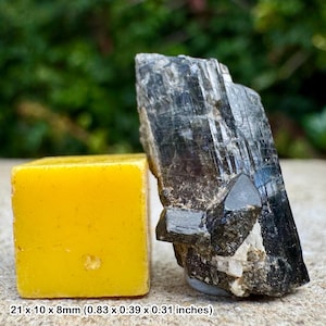 Rare fluoro-richterite crystal | essonville bancroft canada | genuine amphibole mineral specimen | coa