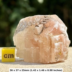 Bergkristall Deckel mehrfarbiger Calcit - polierte Schicht-Mineralprobe - mit Zertifikat