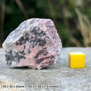 Genuine petalite lithium crystal - healing stone for calm and balance