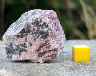 Genuine petalite lithium crystal - healing stone for calm and balance
