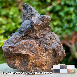 Huge h5 common chondrite meteorite from north west africa, morocco - 647g - genuine specimen with certificate of authenticity