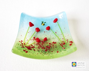 Red poppies with bee fused glass trinket bowl with bee, poppy field, mothers day, uplifting, gift for mum, flower garden, cottage garden