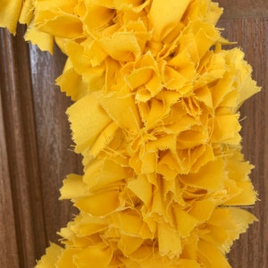 Yellow Fabric Rag Wreath: Cheerful Spring Door Decor (16-Inch) bild 9