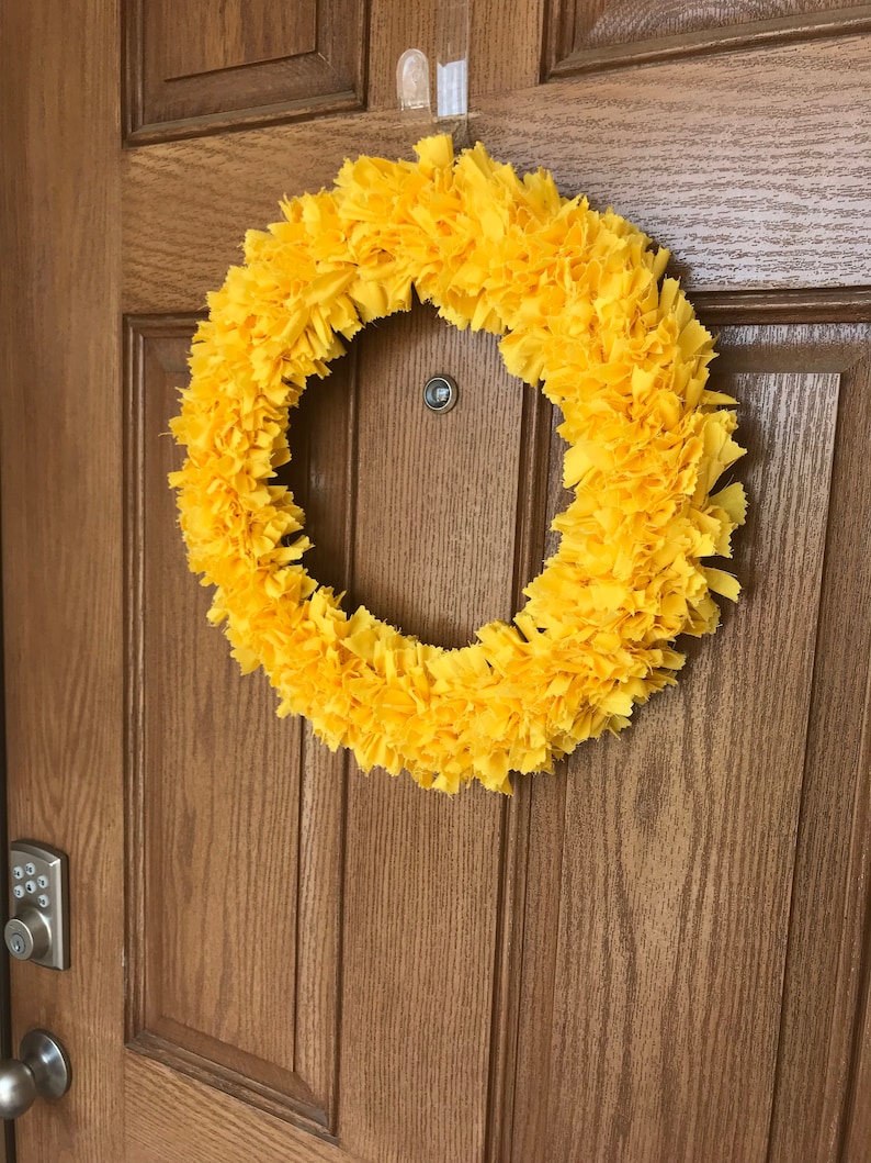 Yellow Fabric Rag Wreath: Cheerful Spring Door Decor (16-Inch) bild 7