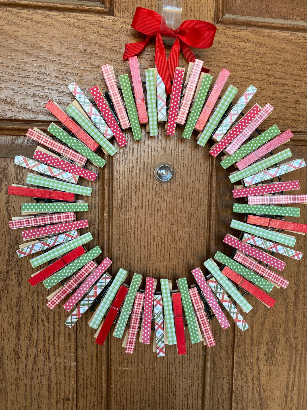 Holiday Clothespin Wreath / Christmas Holiday Wreath / Red and - Etsy