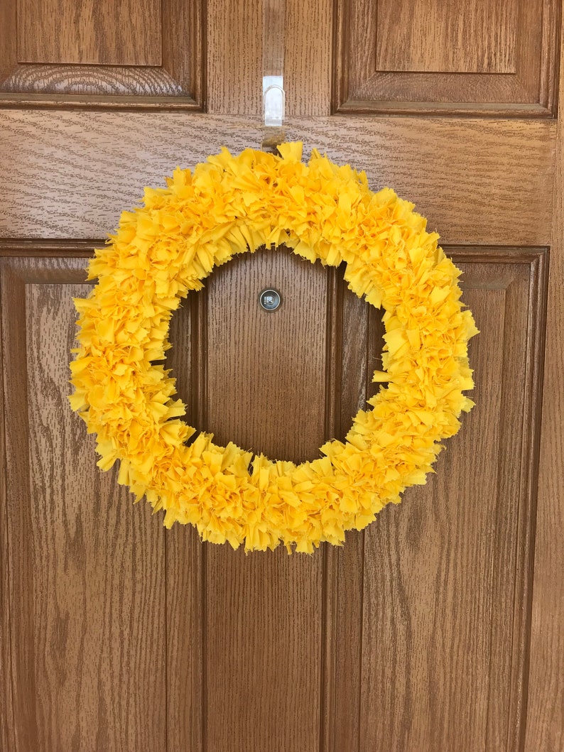 Yellow Fabric Rag Wreath: Cheerful Spring Door Decor (16-Inch) bild 5