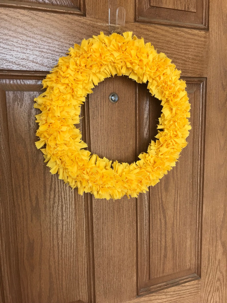 Yellow Fabric Rag Wreath: Cheerful Spring Door Decor (16-Inch) bild 6
