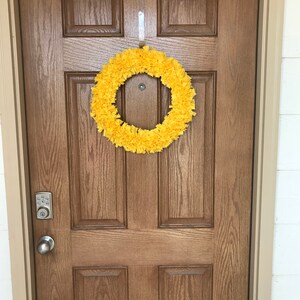 Yellow Fabric Rag Wreath: Cheerful Spring Door Decor (16-Inch) bild 8